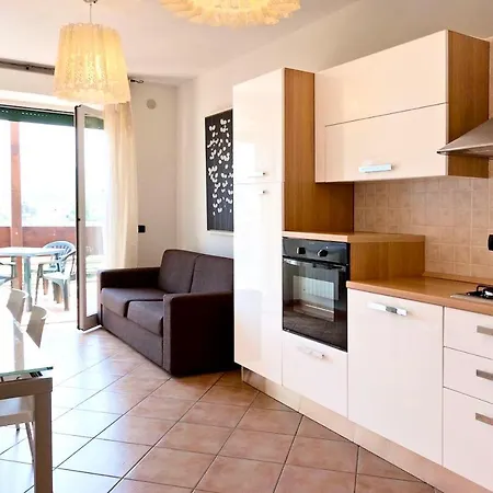Isa-apartments 2 Beds In With Swimming-pool In San Vincenzo, Just 600 Meters From The Sea 公寓式酒店 圣温琴佐