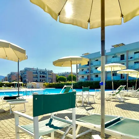 公寓式酒店 Isa-apartments 2 Beds In With Swimming-pool In San Vincenzo, Just 600 Meters From The Sea *