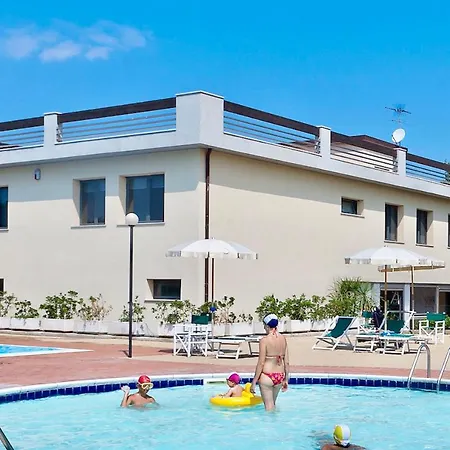 Isa-apartments 2 Beds In With Swimming-pool In San Vincenzo, Just 600 Meters From The Sea 公寓式酒店 *